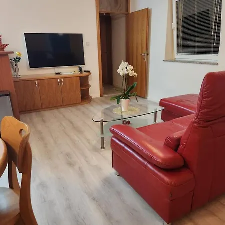 Apartma Nika *