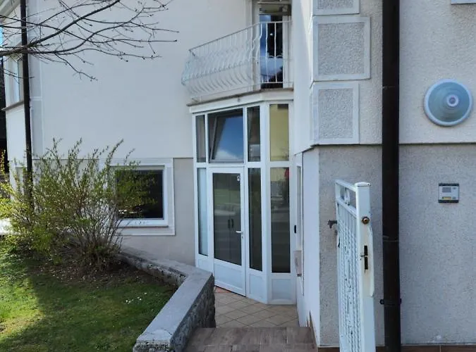 Apartma Nika شقة Planina (Notranjska)