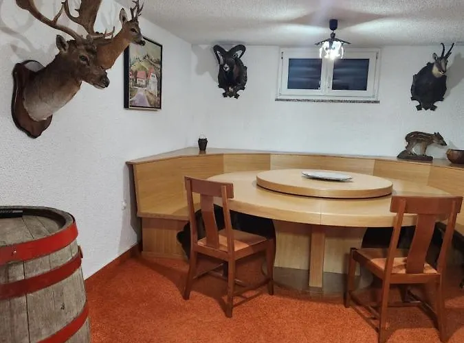 Apartma Nika شقة Planina (Notranjska)