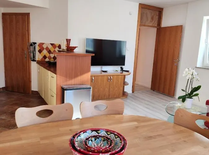 شقة Apartma Nika Planina (Notranjska)