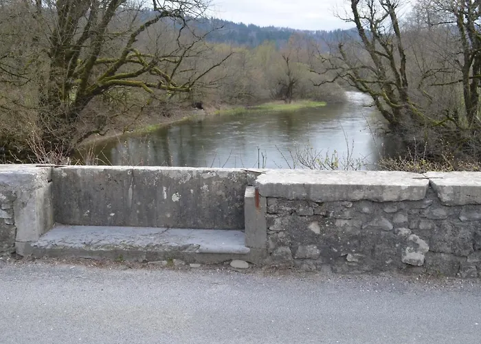 Apartma Nika شقة *